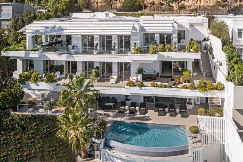 Clifton House | Clifton YOLO Spaces - Clifton Mansion Villa
