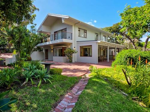 Clovelly House | Clovelly 4BR Family Home Minutes from Beaches
