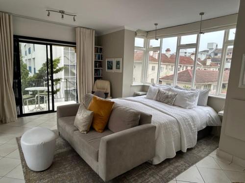Sea Point Apartment | Cosy and Classy Sea Point Apartment