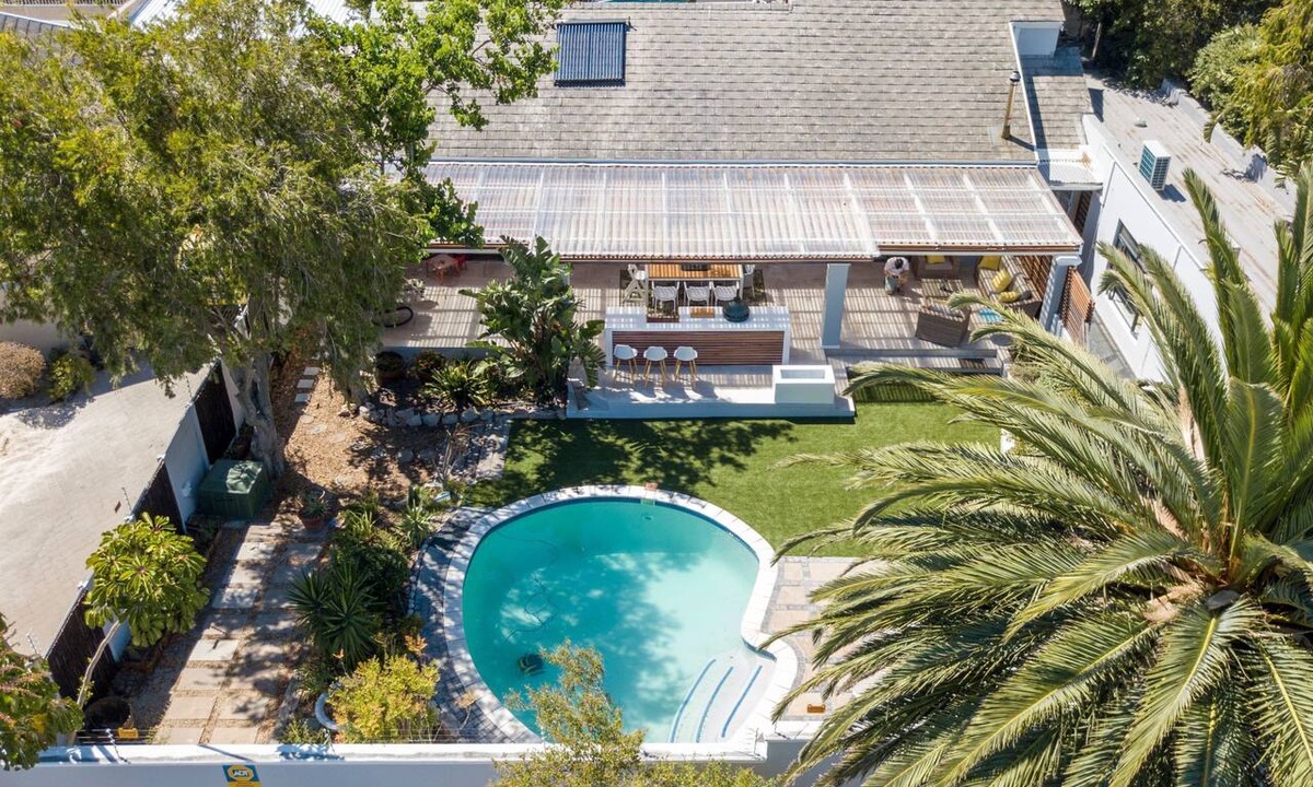 Plumstead House | Cottage Sauvignon by Interhome