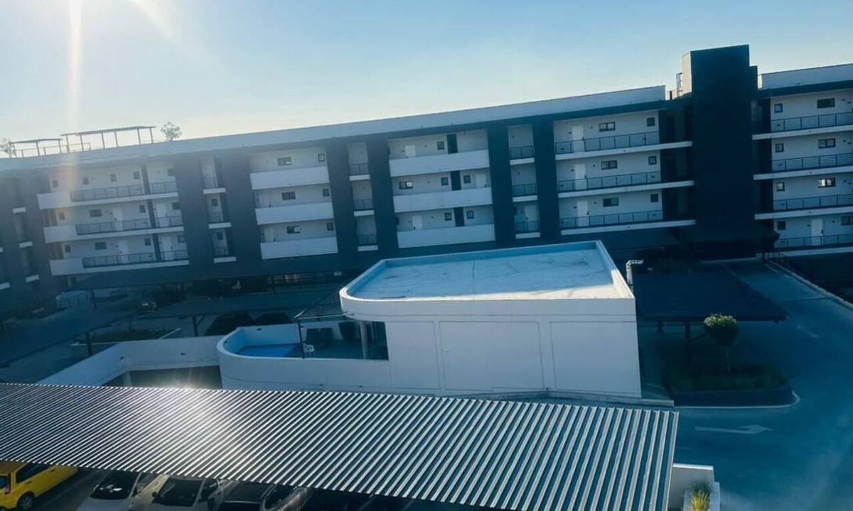 Nieuw Muckleneuk Apartment | Cozy 1-bedroom apartment in superb Pretoria with gym, pool