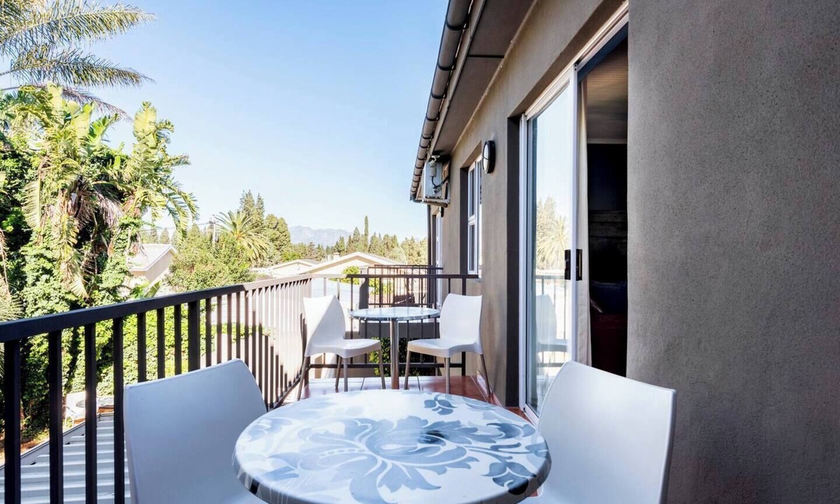 Paarl Bed & Breakfast | Cozy 1-bedroom bed & breakfast in peaceful Paarl with AC