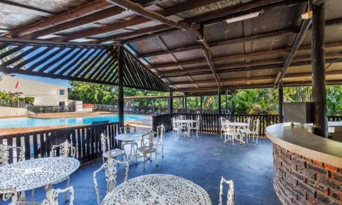 Shaka's Rock Ski Chalet | Cozy 1-bedroom chalet in charming Ballito with AC