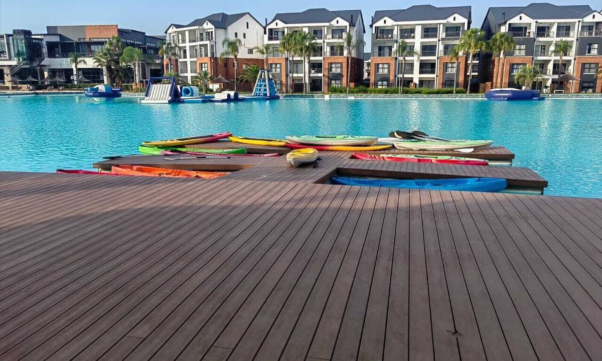 The Willows Apartment | Cozy 1-bedroom penthouse apartment in beautiful Pretoria with AC and gym