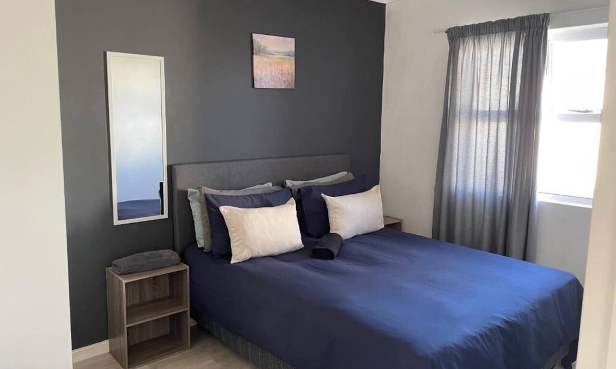 Muizenberg Apartment | Cozy corner apartment Muizenberg