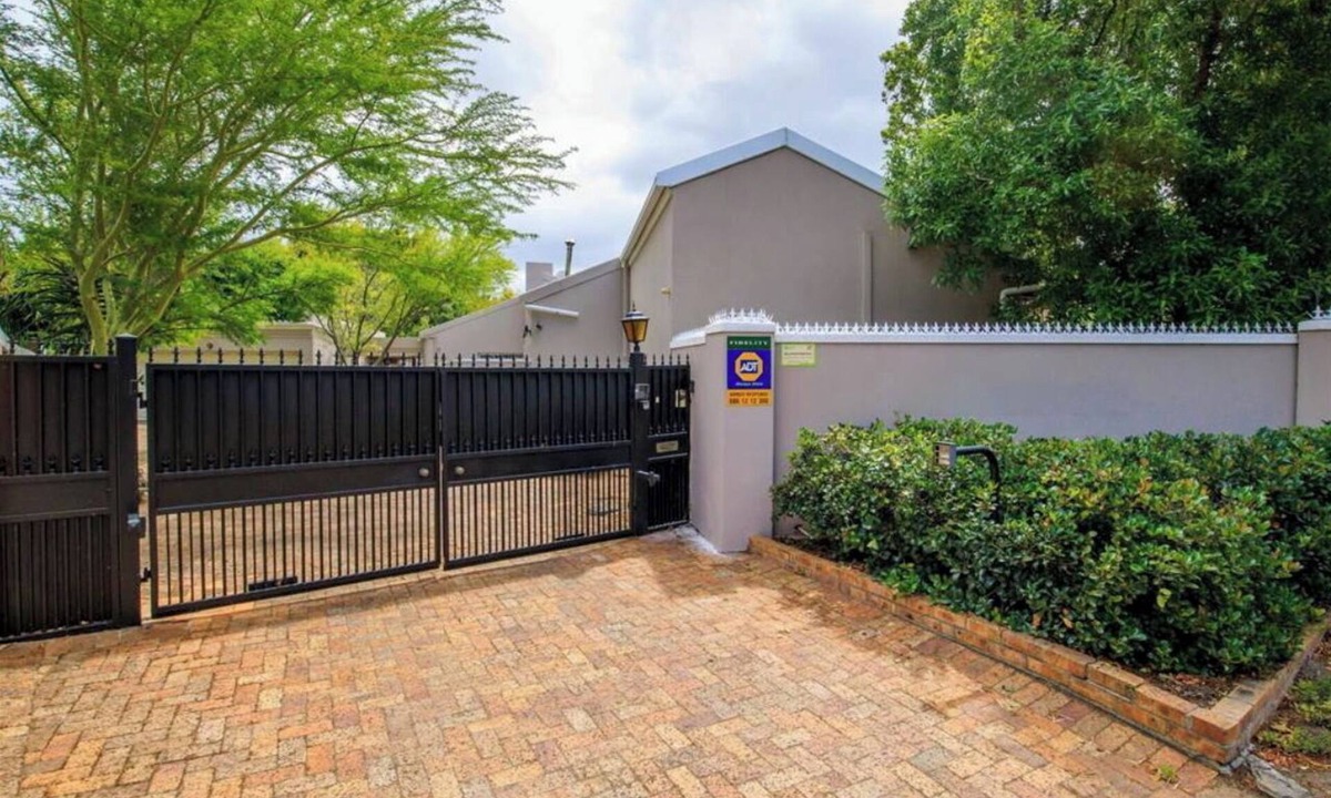 Constantia Cottage | Cozy Cottage in Constantia