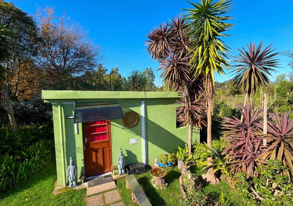 Storms River Ski Chalet | Cozy private Ferngrove cottage with garden views at Stormsriver