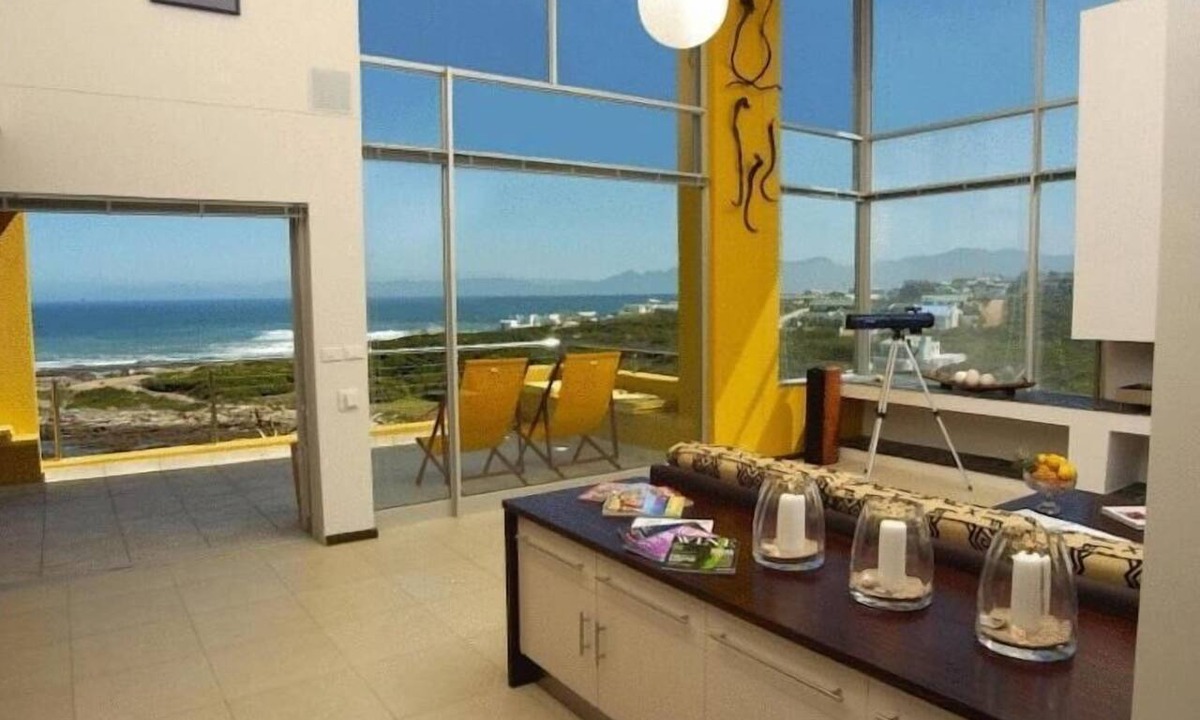 De Kelders House | Crayfish Lodge Sea & Country Guest House