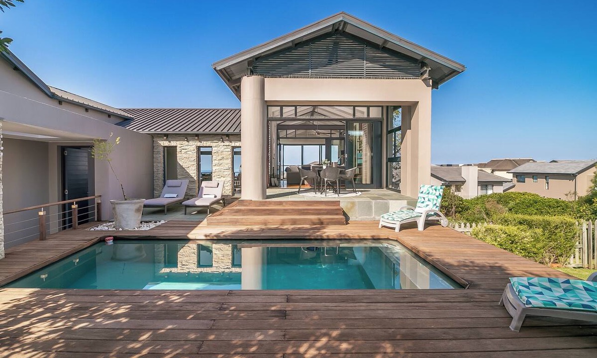 Knysna House | Delightful unit with 3 bed, 3 bath & pool make this an ideal home to relax.