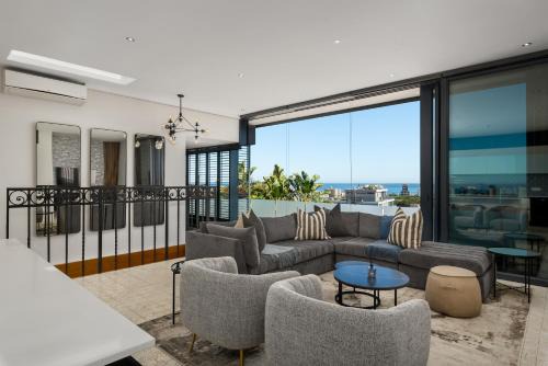 Green Point Villa | Designer 2-Bed Villa - Ocean Views & Pool