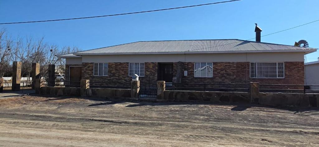 Sutherland House | Die Steenkamp's Accommodation - Sweet Joy