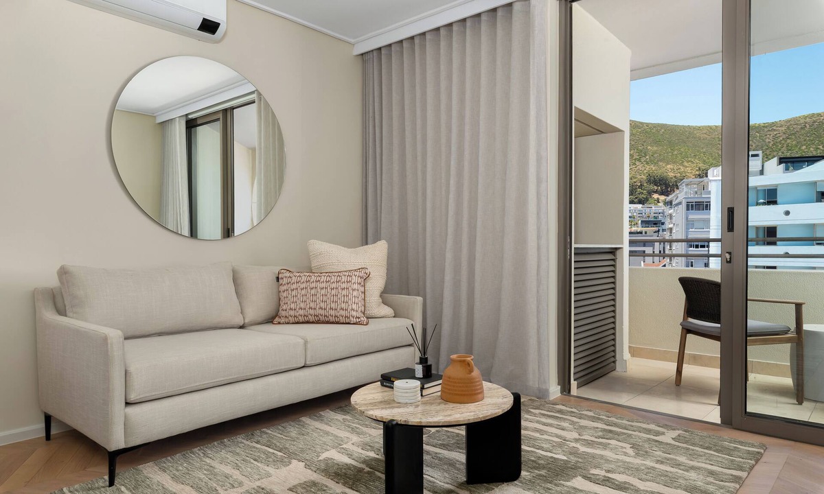 Cape Town Apartment | Dolce Vita | Lion's Head Views in Sea Point