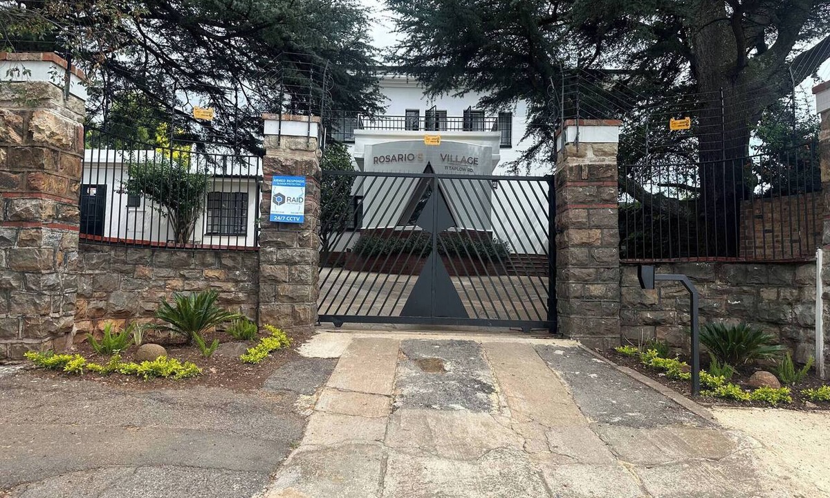 Greater Johannesburg Metropolitan Area House | Double Self-Contained Rooms 5