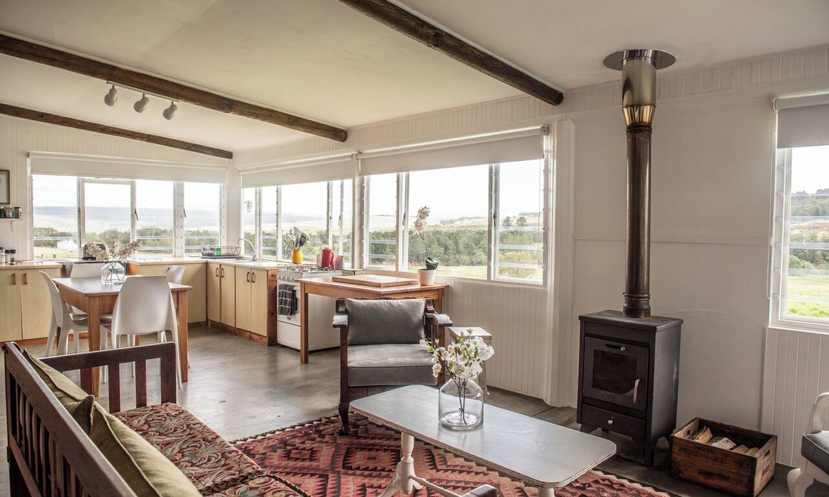 Stanford Cottage | Duck pond - 2 bedroom cottage in quaint Stanford with a duck pond!