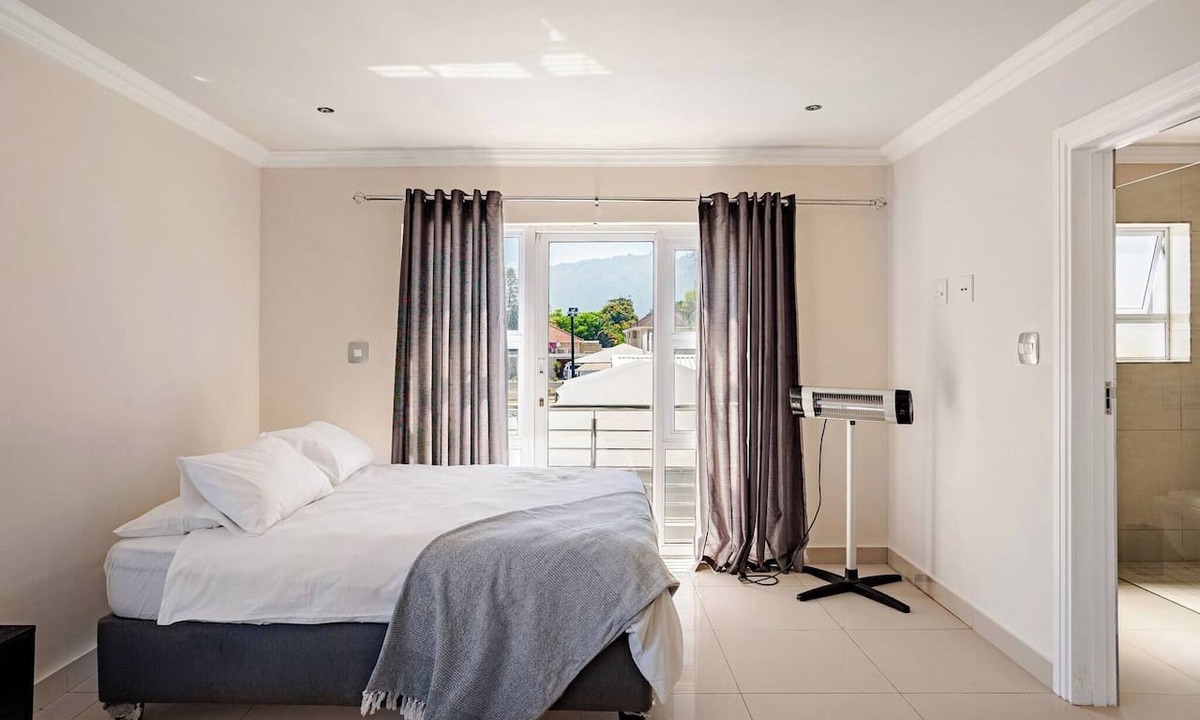 Claremont House | Elegant 4-Bedroom House Rental in Cape Town