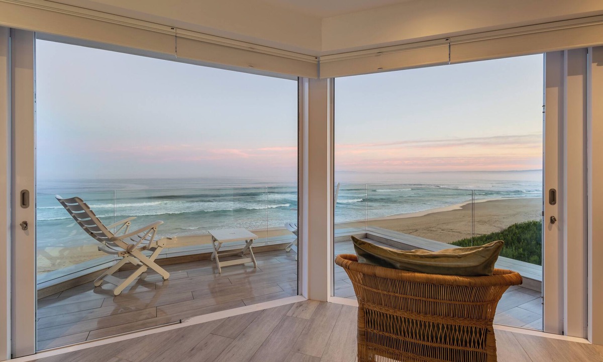 Keurboomstrand House | Elegant & Relaxed Beachfront Bliss-Wake Up to the Sound of the Ocean-Sleeps 16