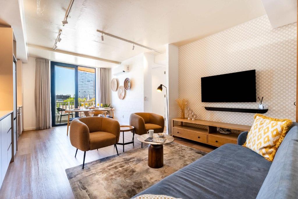 Three Anchor Bay Apartment | Eleve 602 - Sea Point Apt Views Pool