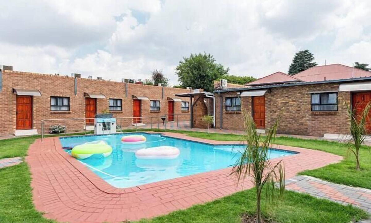 Germiston Cabin | Emperor Lodge And Tours