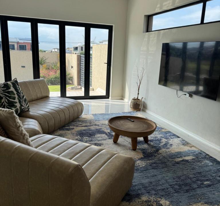Eikenhof House | Eye with a view in eye of Africa estate