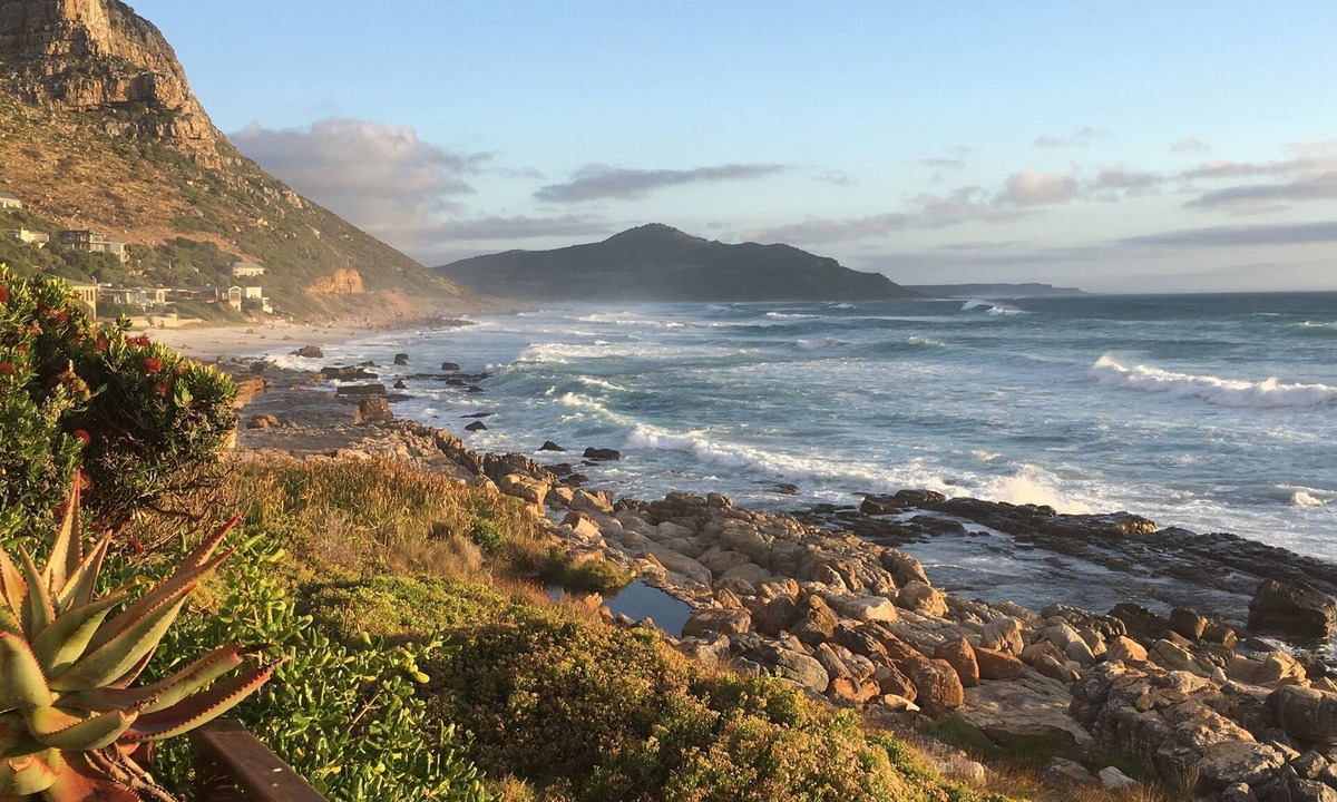Simon's Town House | Fabulous four bedroomed beach house in a spectacular coastal setting.