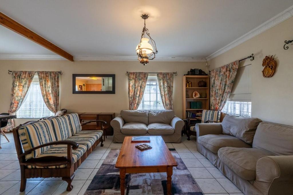 Somerset West Apartment | Fagan Street