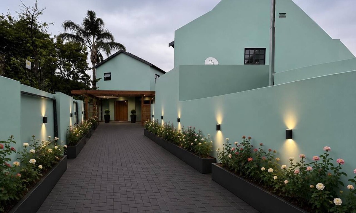 Moreleta Park Apartment | Falcons Rest