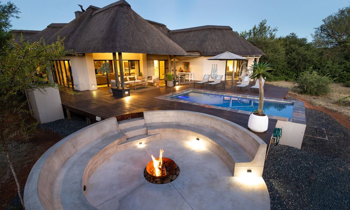 Hoedspruit Villa | Family & Couples Retreat with Pool, Firepit & Mountain Views