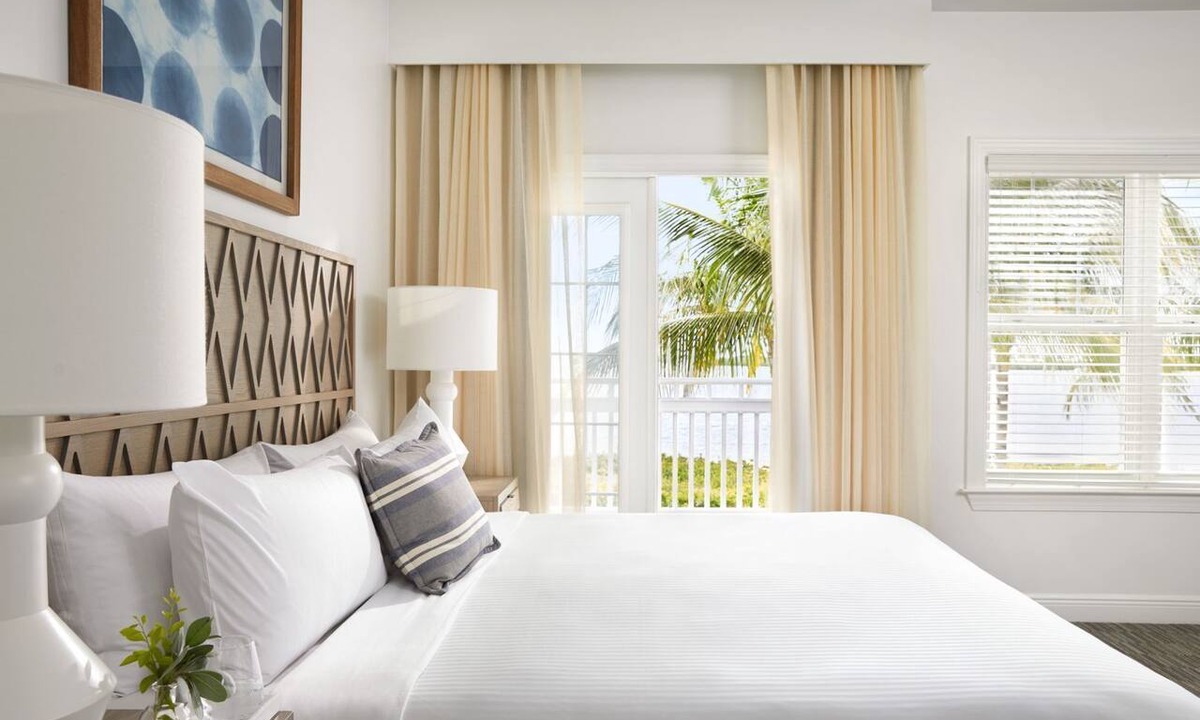 Key West Hotel | Family-friendly Villa! Near Key West Int'l Airport! Parking, Onsite Pools!