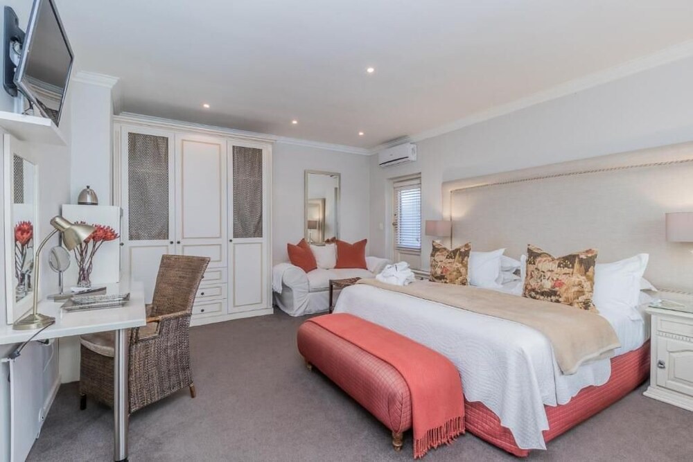 Newlands House | Fernwood Manor