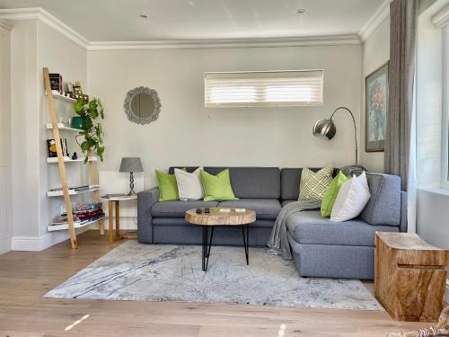 Constantia House | Fig Tree Cottage - Leafy Constantia Cottages