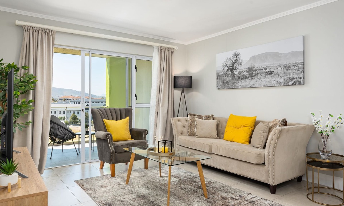 Century City Apartment | Fresh One-Bedroom Apartment | Pool | WiFi