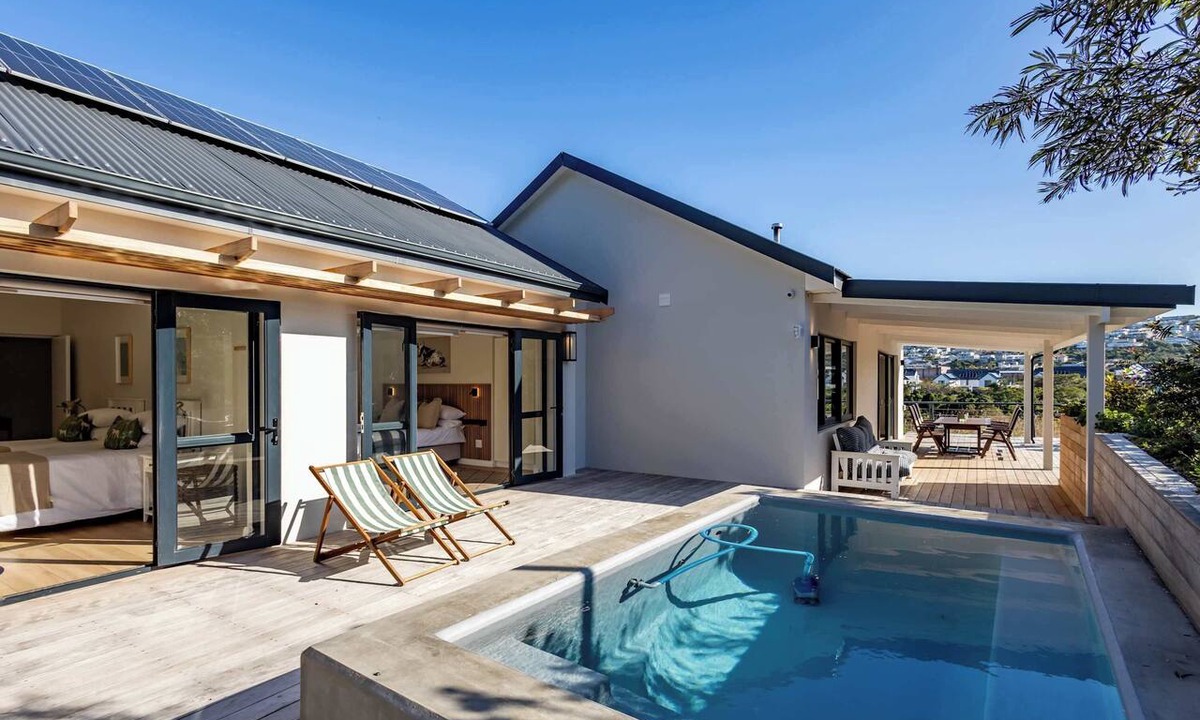 Robberg Beach Villa | Fynbos-on-Sea - Luxe 4BD Villa 150m to Solar Beach