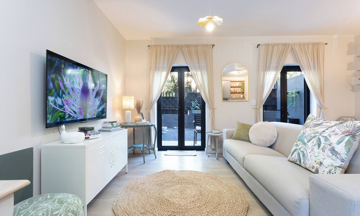 Redhill Apartment | Fynbos, Stylish, Fully equipped Simon's Town apartment, 400m from the beach