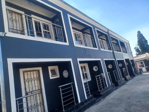 Greater Johannesburg Metropolitan Area Apartment | Gold Crown One Bedroom Self-Catering Apartment With NetFlix & YouTube
