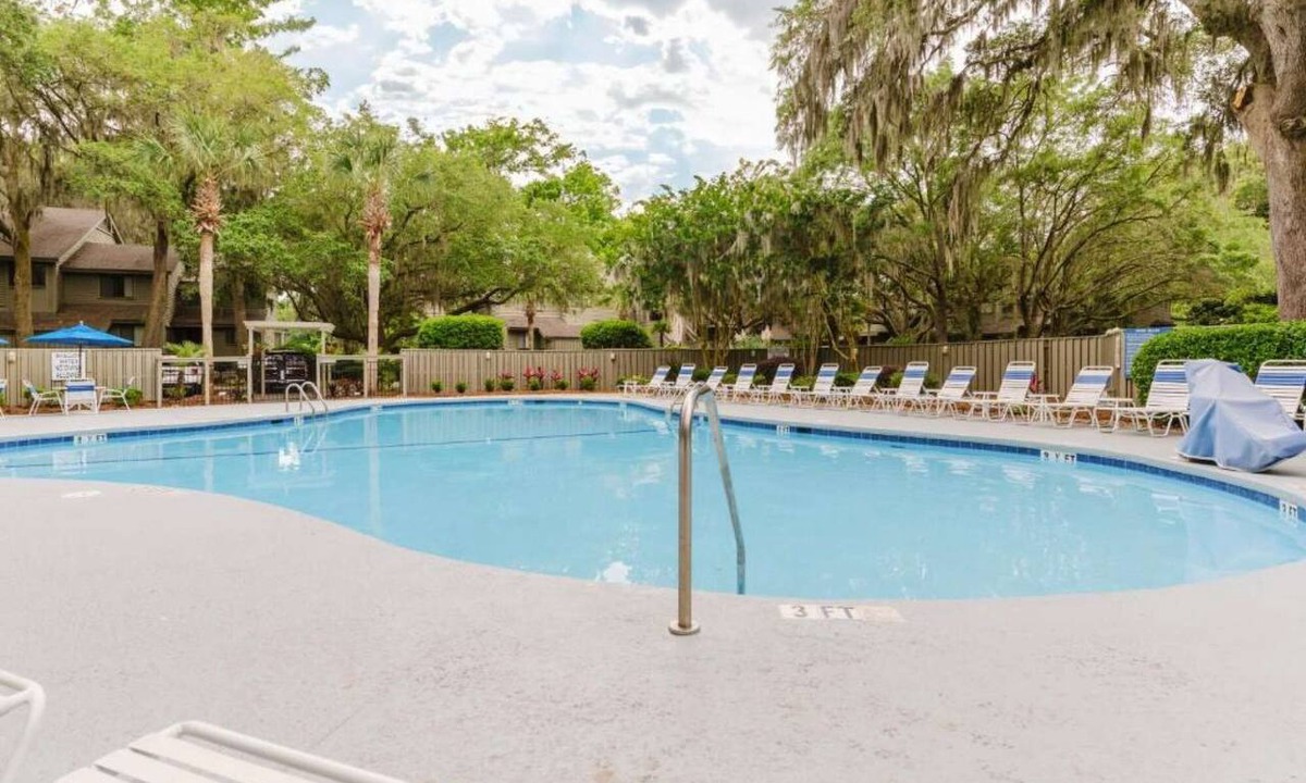 Shipyard Plantation Hotel | Golf View Villa | Pool, Bikes + Full Kitchen
