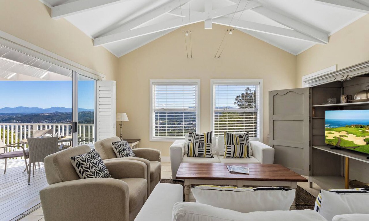 Knysna House | Gorgeous 3-bedroom house in Knysna with pool open plan perfect for your getaway