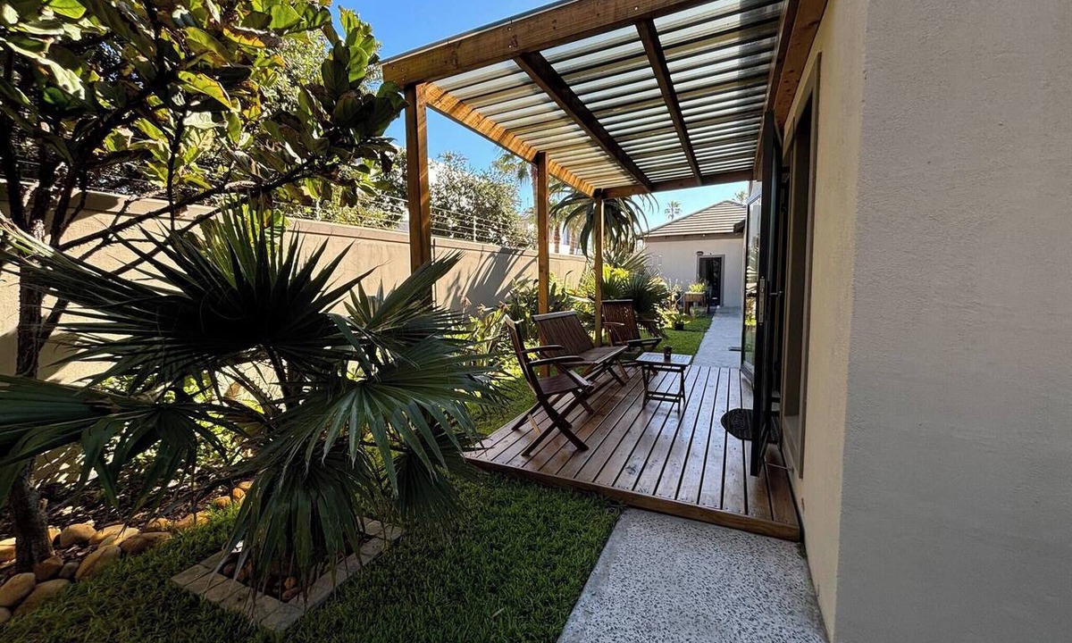 Sunset Beach House | Guest suite Sunset Beach, Milnerton 85m2
