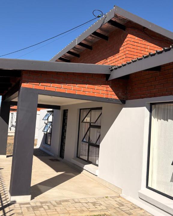 Thaba Nchu Apartment | Hephaestus House