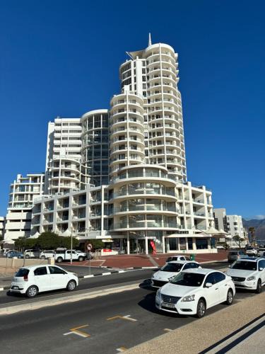 Strand Apartment | Hibernian Main Penthouse 2100