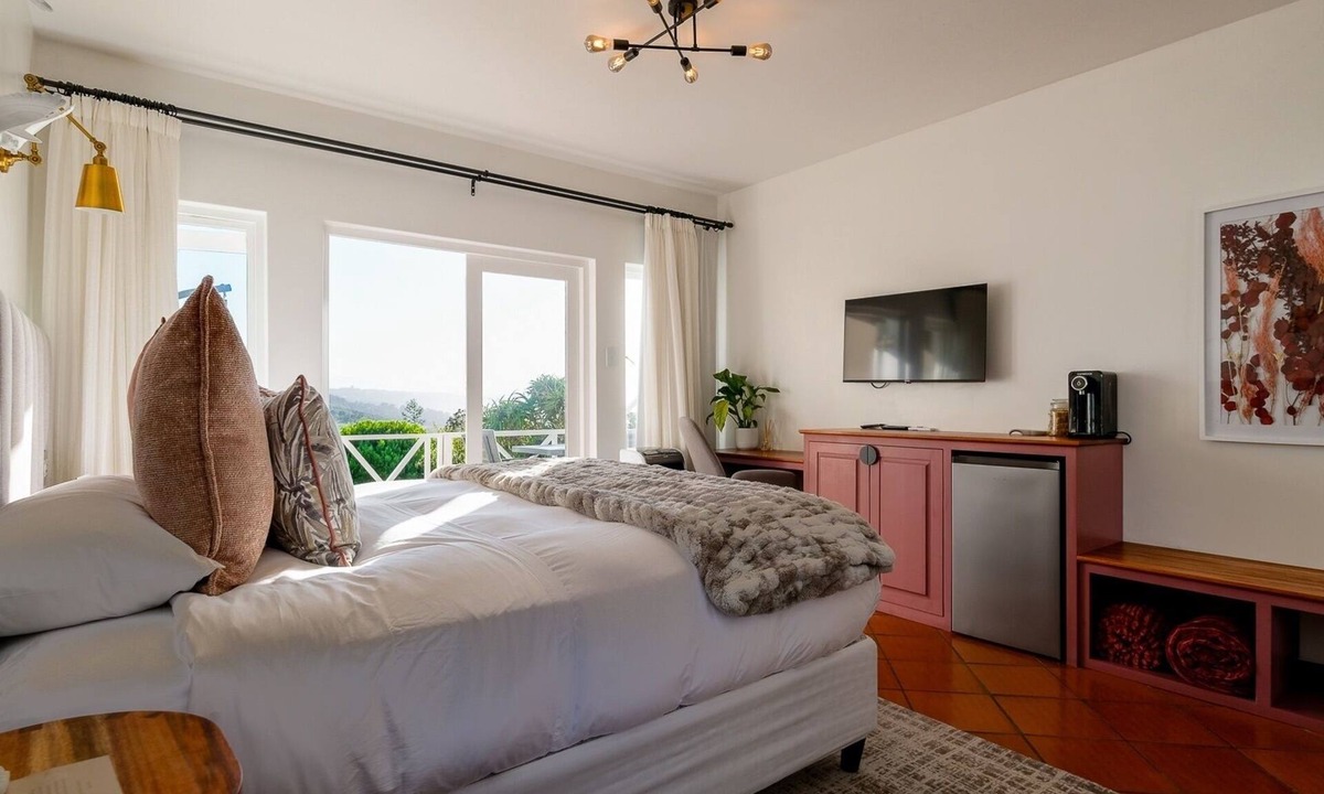 Victoria Bay Hotel | Hilltop Boutique Hotel