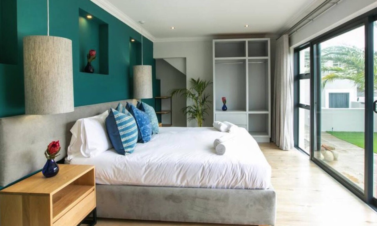 Hout Bay House | Hout & About Guest House