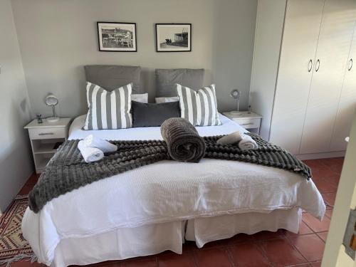 Eastcliff Apartment | Jasmine Cottage - Fast Wi-Fi, slow living