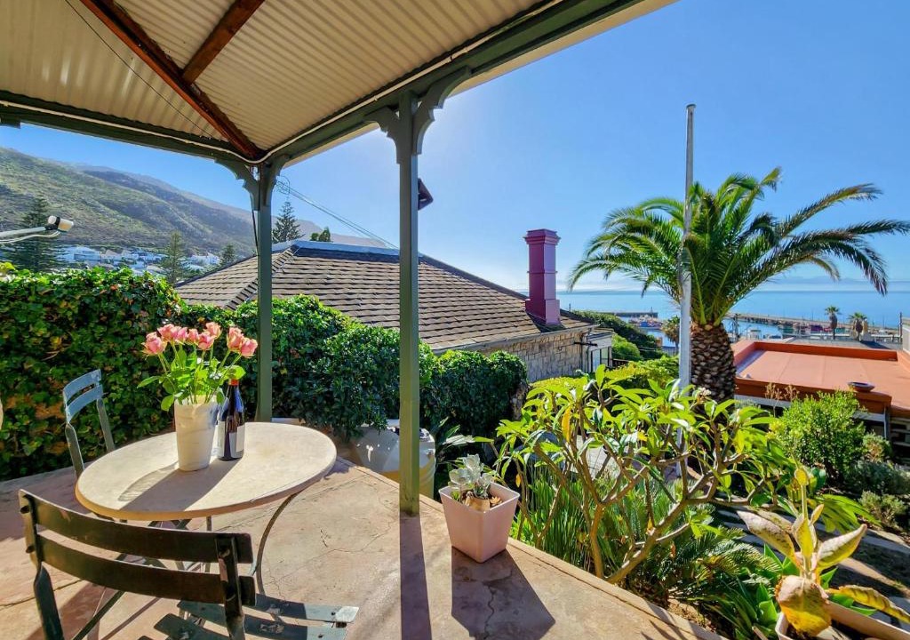 Kalk Bay Apartment | Kalk Bay Cottage with Patio Harbour View