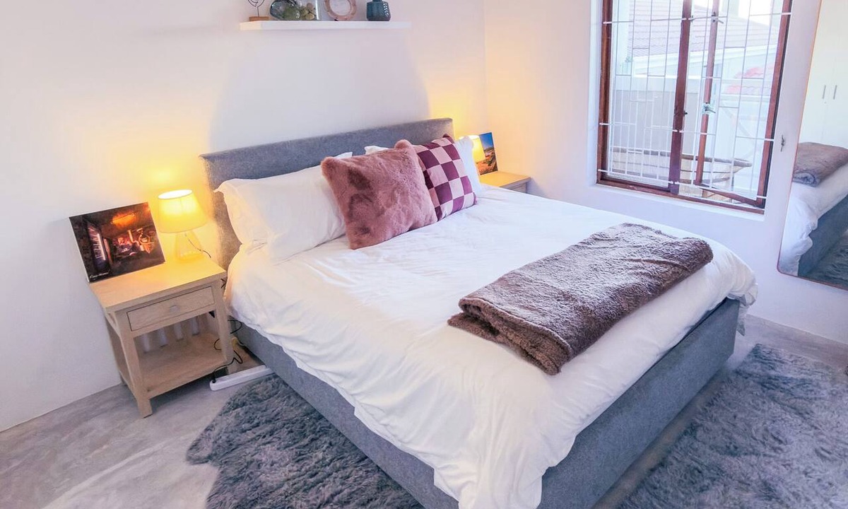 St. James Apartment | Kalk. Beachfront Residence in Kalk Bay