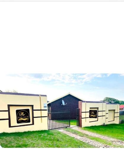 Ermelo House | Kings Palace Guesthouse