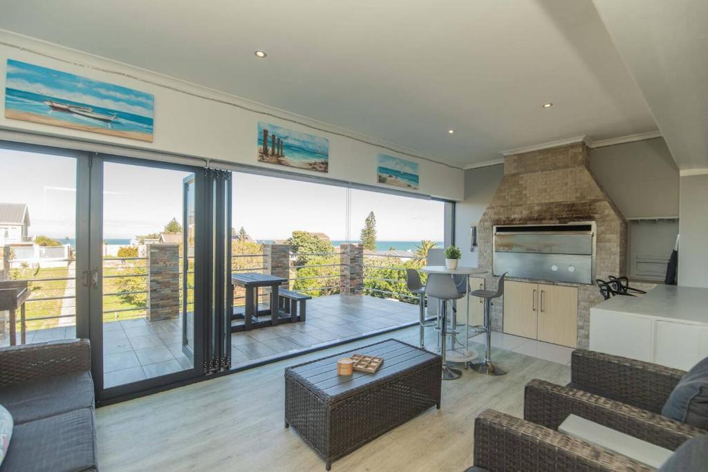 Kini Bay House | Kini Bay Coastal Escape