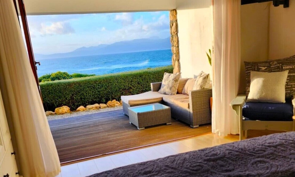 De Kelders Bed & Breakfast | Kleinzee Oceanfront Guesthouse