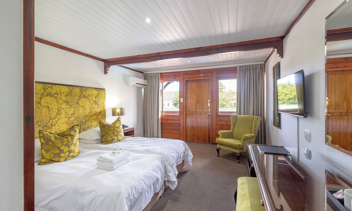 Knysna Central Hotel | Knysna Log-Inn Hotel
