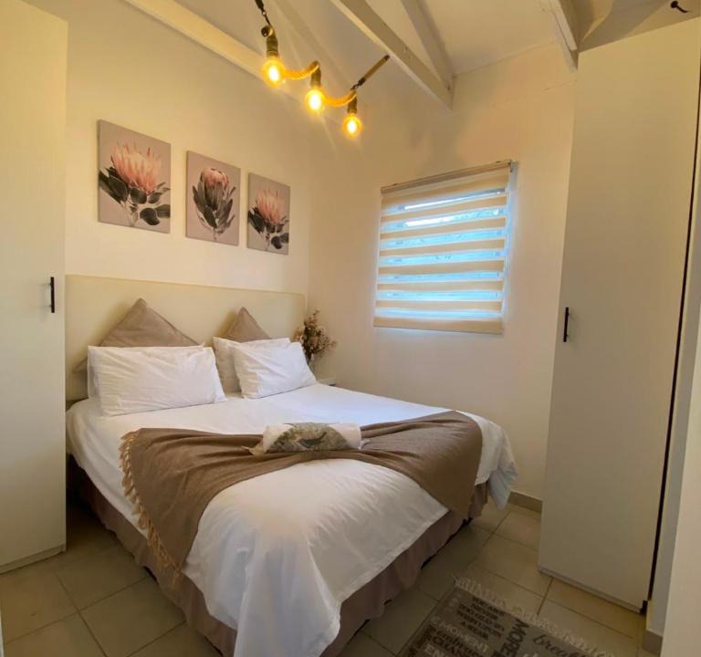 Bloubergstrand Apartment | Kozy Stays near Bloubergstrand