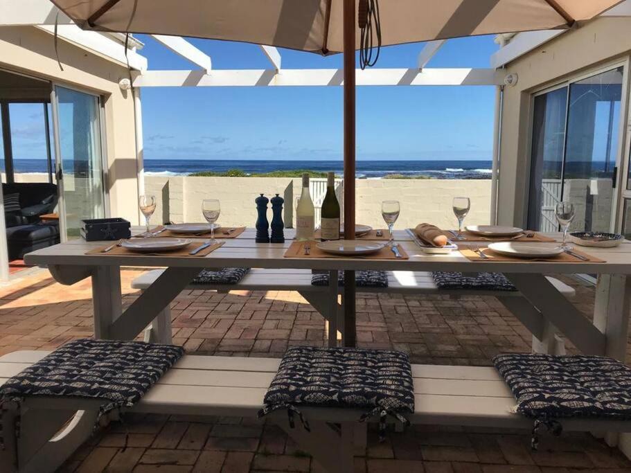 Sandbaai House | La Mer, a beautiful seafront home in Sandbaai